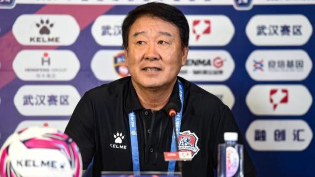芒果体育直播网页版-连续23轮不胜 中甲新疆俱乐部官宣主帅裴恩才离任
